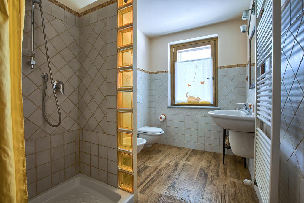 B&B Cascina Moncrava อีเฟรอา ภายนอก รูปภาพ