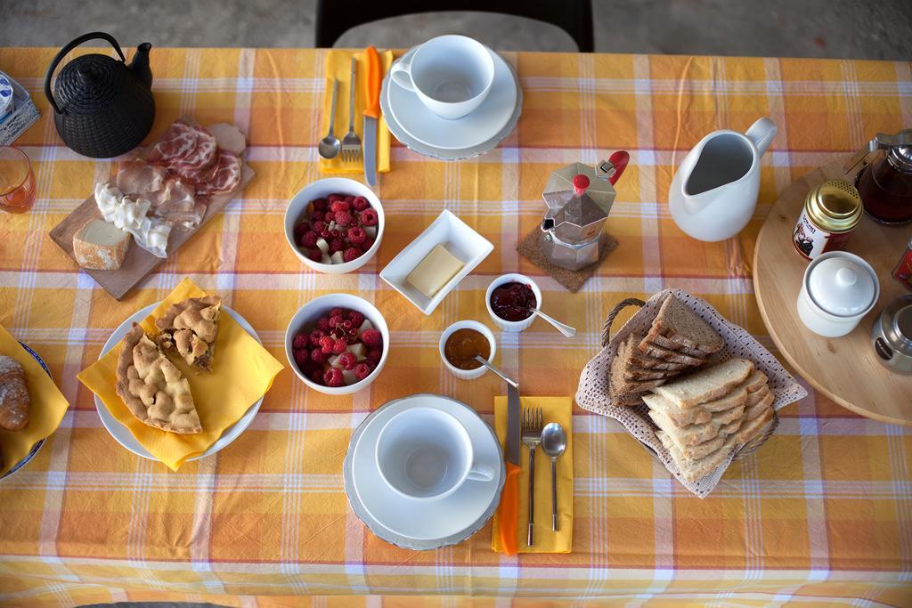 B&B Cascina Moncrava อีเฟรอา ภายนอก รูปภาพ
